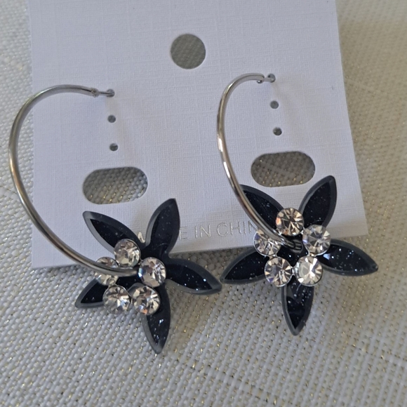 Woman's Hoop Floral Earrings With Rhinestones - Picture 8 of 8